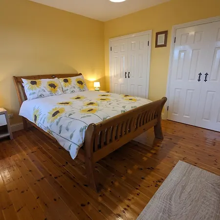 بيت للعطل Peaceful Family Near دينغل